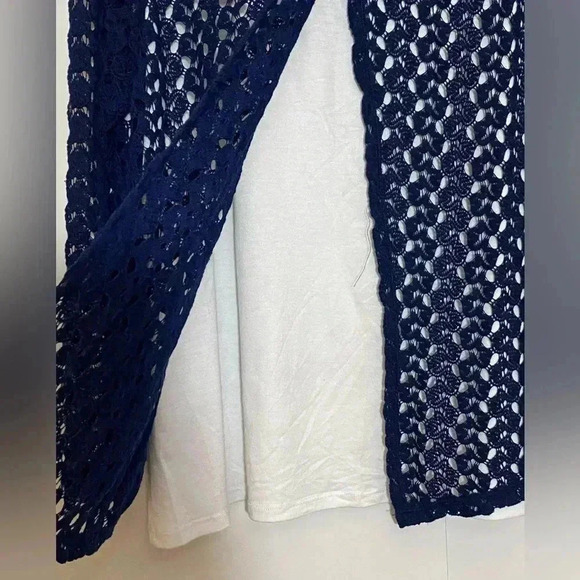 RUBY  Rd women eyelet long sleeve lined navy top - Picture 3 of 8